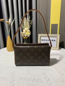 粉vintage包 新人首单立减十元 22年4月 淘宝海外 粉vintage包 新人首单立减十元 22年4月 淘宝海外
