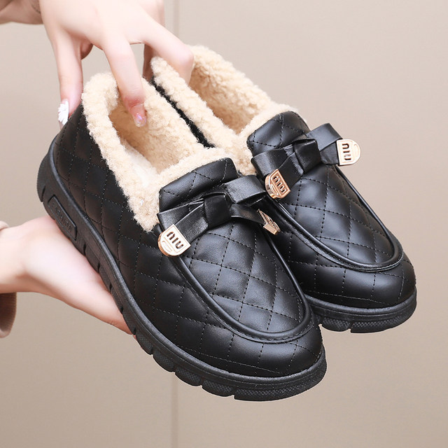 Winter Doudou Shoes Female New Fashion Various Velvet Thicker Flat Waterproof Anti -Slip Warm Mom Mom Mom Mom Mom Cotton Shoes