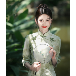 Green Cheongsam new autumn 2023 long sleeves new Chinese-style improved young girls temperament high-end daily national style