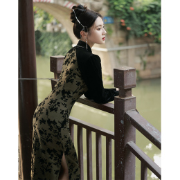 Black velvet cheongsam new 2023 autumn young girl temperament high-end small man long sleeves thin slim fit