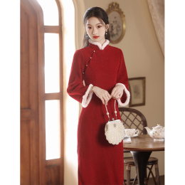 Red New Year's Day Wedding Cheongsam New 2023 Autumn Winter Female New Chinese Thickened Bride Toasting Small Man