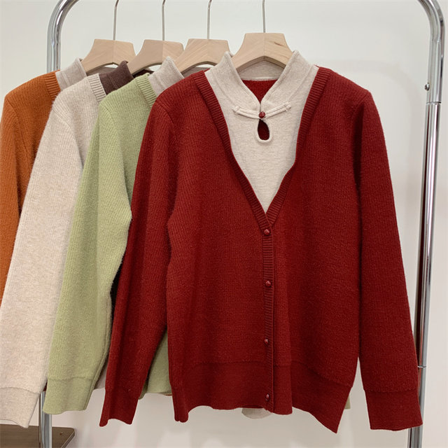 Mom's Autumn and Winter Clothing 2025 New Plus Velvet Thickened Fake Two-Piece Sweater Middle-aged and Elderly Women's National Style Western Style Bottoming Shirt