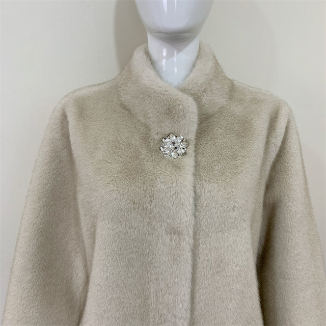 Mom's autumn and winter clothing, medium-length mink fur all-in-one coat, middle-aged and elderly women's fashionable and noble fur thick coat
