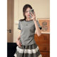 
Simple and versatile dog embroidered short-sleeved T-shirt for women with a slim waist and slim look.
