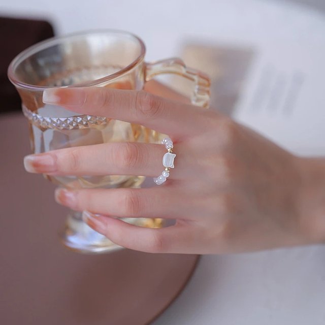 Black and white cat cute ring crystal shell couple niche design sense men and women popular gifts for students to give to girlfriends