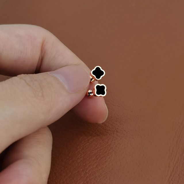 Titanium steel four-leaf clover earrings for women, rose gold ear bone nails, screw buckles, ear piercing earrings, sleep-free ear jewelry