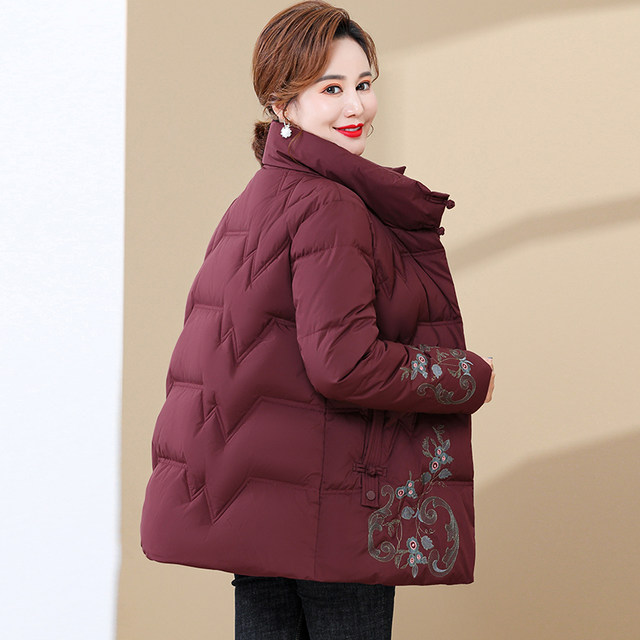 Flying in the Snow 2025 Winter Mom Down Jacket Short Stand Collar Top Middle-aged Women Winter Warm Thickened Jacket