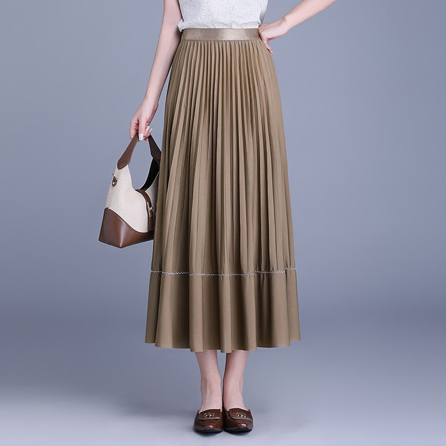 La Chapelle's new spring 2025 loose A-line mid-length over-knee pleated skirt for women