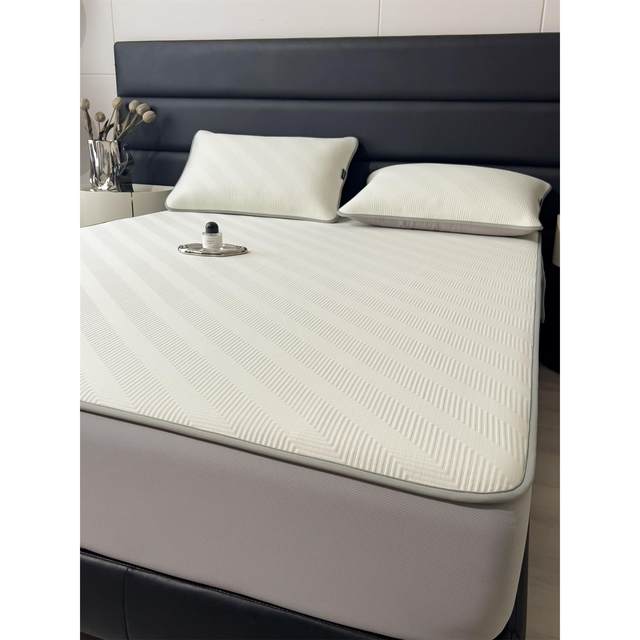 Category A maternal and infant grade ice silk mat three-piece set 2025 new home baby air-conditioning soft mat machine washable fitted sheet