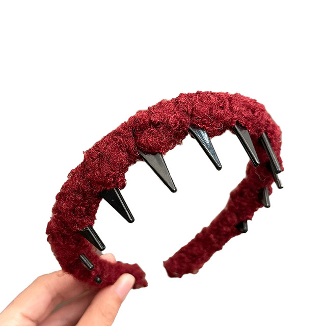 Red plush wavy hairband for women 2025 new daily external wear hairpin high cranial head jewelry anti-slip red headband
