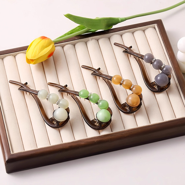 Summer simple casual hair slitting with teeth twisting clip for women 2025 new style grab clip high-end beads and rhinestone hair clip