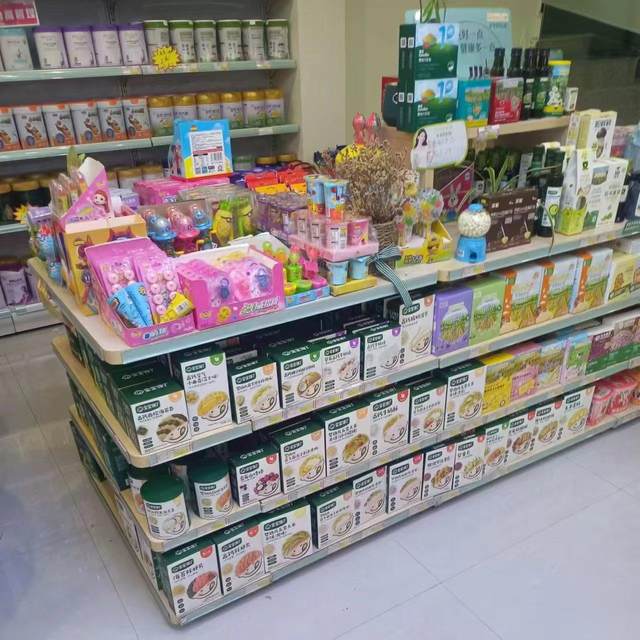 Baby is craving for nut puffs, high calcium shrimp slices, cereal bars, milk puffs, rice cakes, fruit and vegetable cheese, crispy melted beans