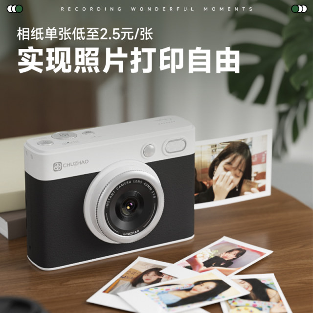 First photo of Polaroid camera retro girl film camera photo printing integrated photo and birthday gift