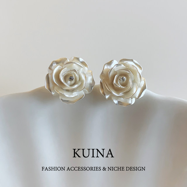 White camellia earrings for women, French style, light luxury, high-end, temperament, niche, unique and beautiful earrings