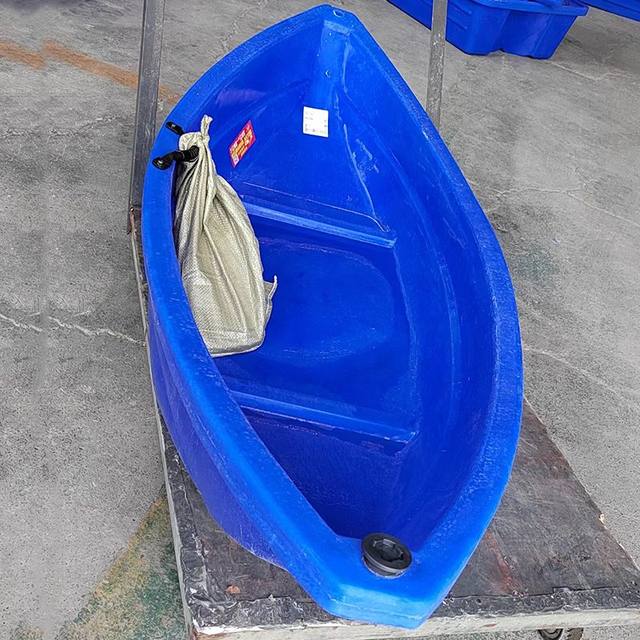 Beef tendon fishing boat thickened plastic fishing boat double-layer thickened two-end pointed scoop boat moon boat assault boat fishing boat