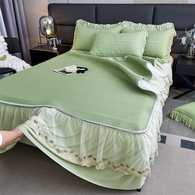 
Category A maternal and infant light luxury ice bean mat three-piece bed skirt style removable and machine washable ice silk mat 1.8 meters bed
