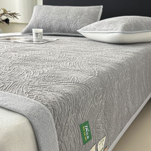 
Maternal and infant grade high-end ice silk mat three-piece fitted sheet style ice bean soft mat machine washable summer mattress