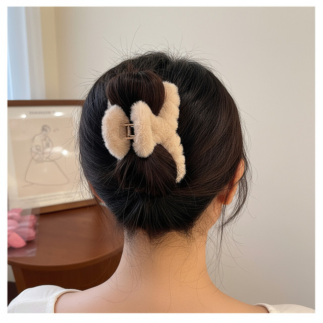 Autumn and winter versatile plush hair clip large hair hair clip hair shark clip women's hair grab hair accessories light luxury