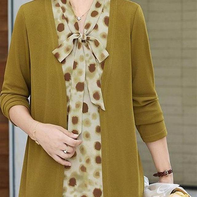 
Middle-aged and elderly autumn new long-sleeved bottoming shirt women's fashionable knitted cardigan mother's wear splicing fake two-piece top