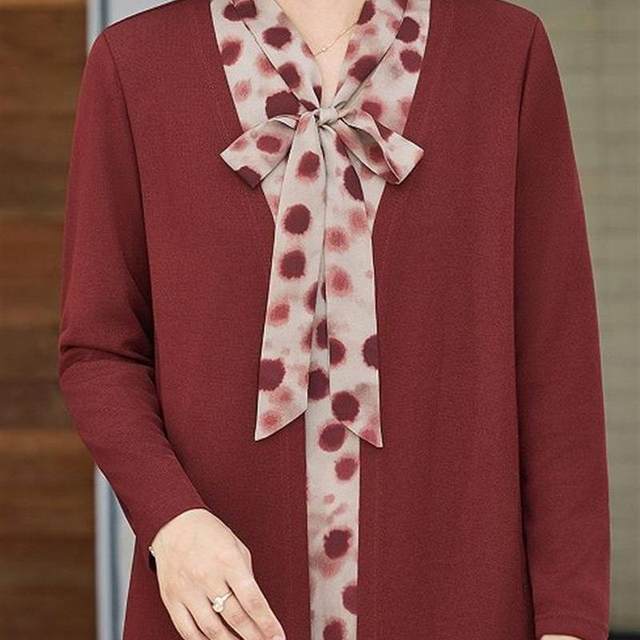 
Middle-aged and elderly autumn new long-sleeved bottoming shirt women's fashionable knitted cardigan mother's wear splicing fake two-piece top