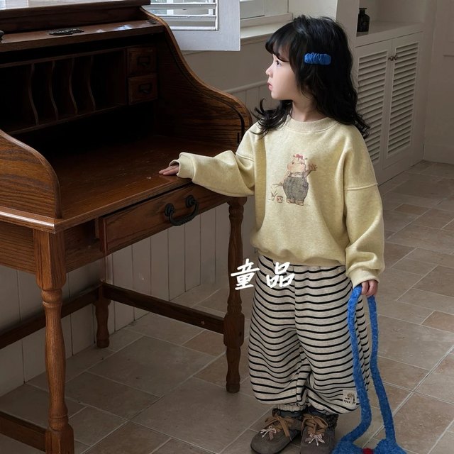 Girls' fleece sweatshirt set 2025 new autumn and winter children's cartoon top striped pants two-piece set