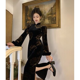 Large fatmm2023 autumn and winter new national style cheongsam dress woman new Chinese temperament velvet bag buttocks long skirt