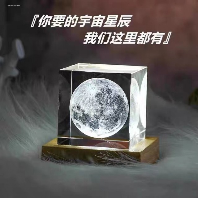 Living room decorative home jewelry couple characters modern office desktop creative cloud crystal square simple and fresh
