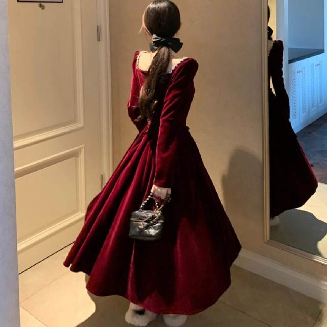 Large size fat mm Hepburn style high-end diamond-set waist velvet dress for women autumn and winter temperament birthday dress