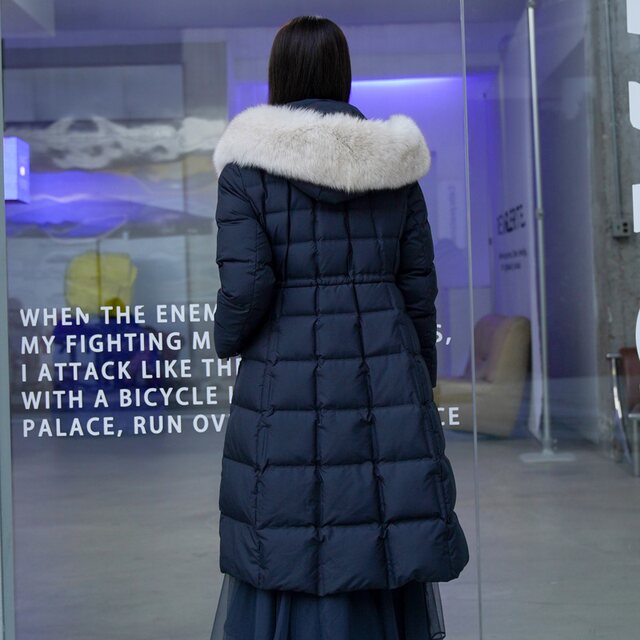 XG Xue Ge 2024 winter new hooded fur collar black long white duck down jacket for women XJ406129A990