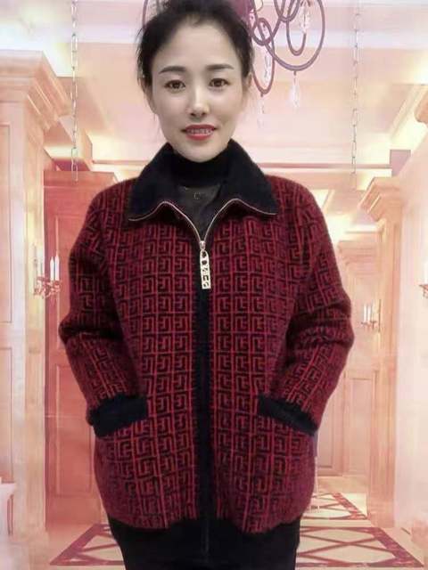 
The same mother's double-sided mink velvet thickened jacket for middle-aged and elderly women's plaid and fashionable sweater cardigan