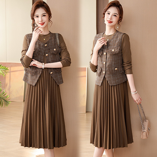 Mom Autumn Suit 2025 New Temperament Dress Two-piece Set Middle-aged Women Spring and Autumn Style Small Fragrance Jacket