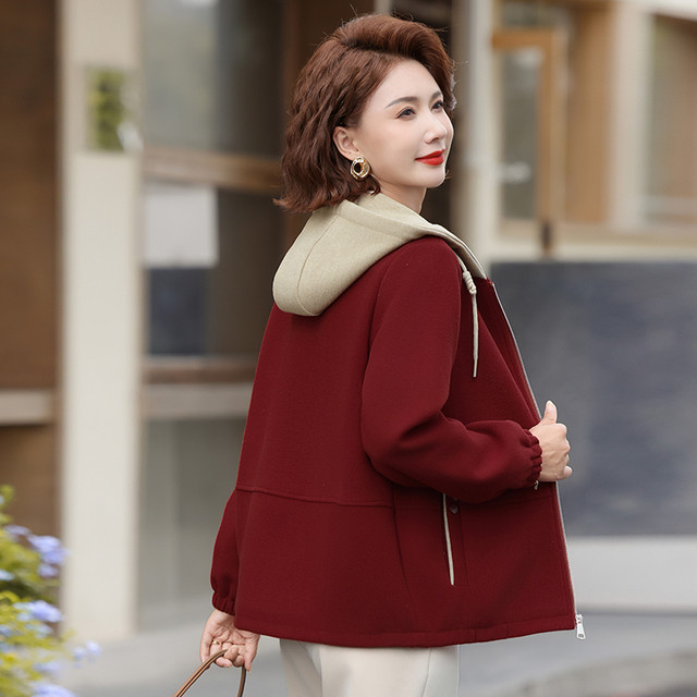 
Mom's autumn coat, middle-aged and elderly women's hooded jacket top, spring and autumn windbreaker two-piece set 2025 new style
