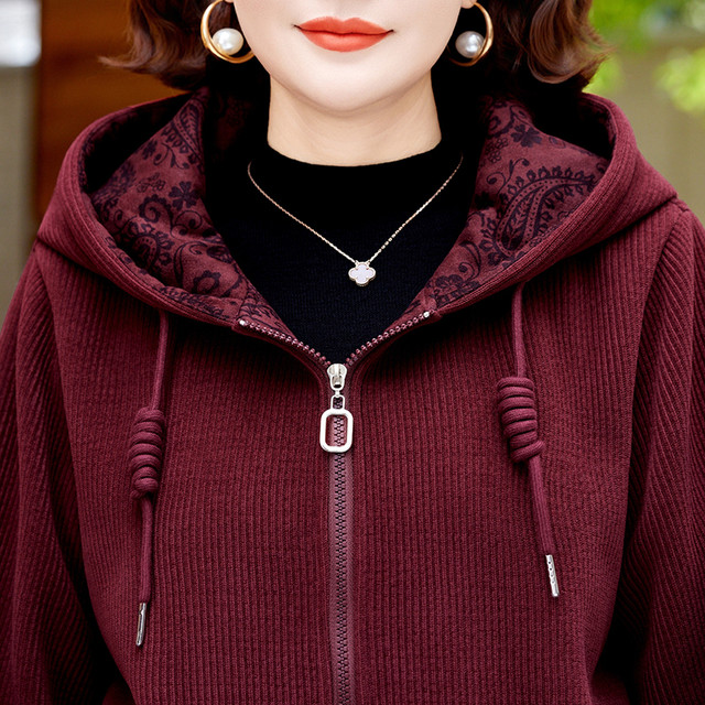 Mom sports suit autumn and winter velvet thickened corduroy jacket for women 2025 new middle-aged and elderly winter tops