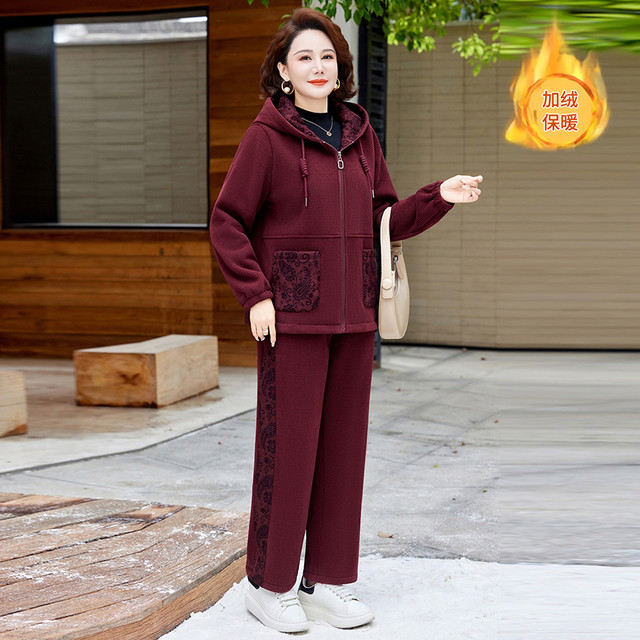 Mom sports suit autumn and winter velvet thickened corduroy jacket for women 2025 new middle-aged and elderly winter tops