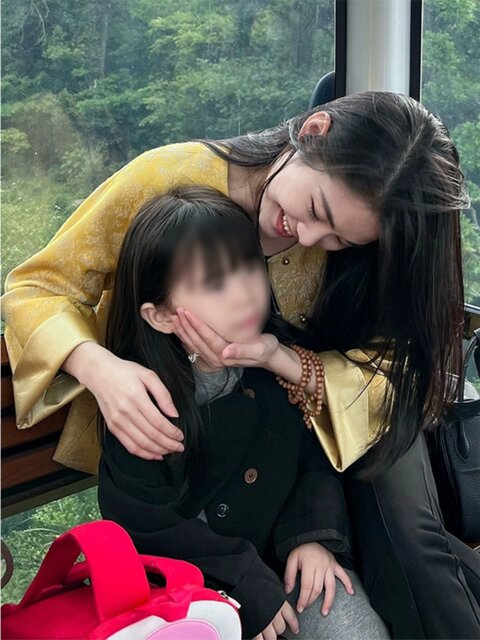 The counter withdraws women's clothing with high-end feel and super good looking old Qian style new Chinese style Tang style yellow satin jacquard jacket
