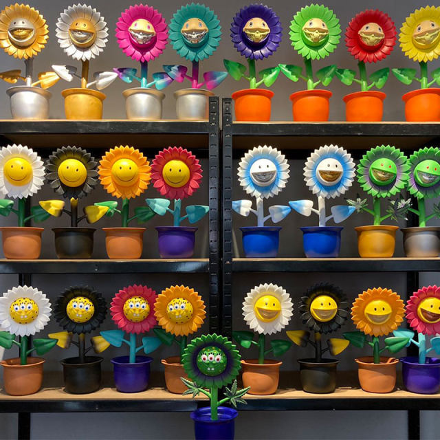 Trendy brand mandkaws Sunflower SpongeBob SquarePants Sunflower Smiley Flower Pot Ornament Trendy Toy Hand Figure Trendy Doll