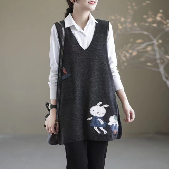 New spring and autumn large size women's loose, fashionable and versatile cartoon vest skirt mid-length knitted bottoming sweater