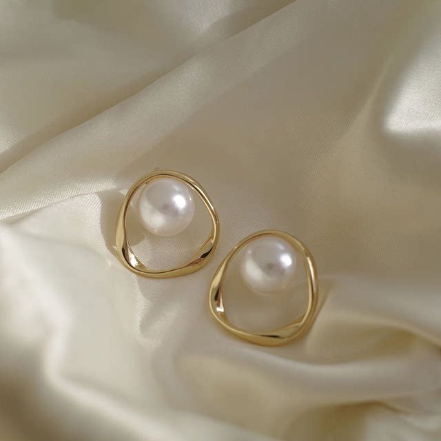 Champs Elysees without ear piercing French retro mosquito coil disc ear clip round face showing small temperament design high-end