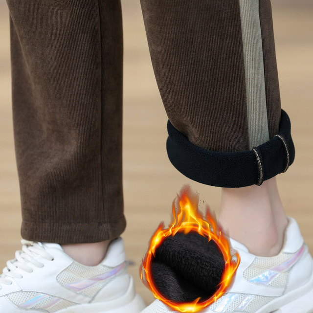 Middle-aged women's new winter tops 40 and 50 years old mothers' winter sports suits plus velvet and thickening casual two-piece winter set