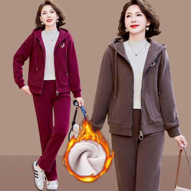 Middle-aged and elderly women's winter wear new sports suit plus velvet and thickened mother's winter coat 40-year-old casual two-piece set