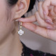 Exquisite four -leaf grass high -level sensor ear buckle female S925 sterling silver needle French niche cold wind earrings explosion earrings female
