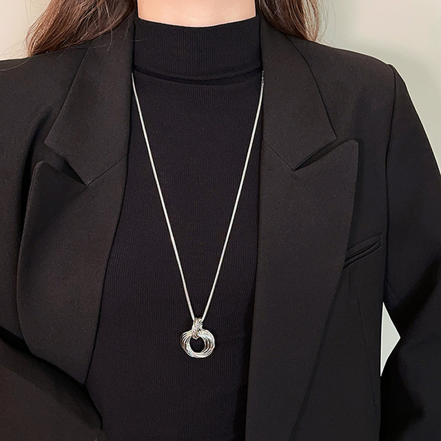 Silver ring necklace for women 2025 new autumn and winter sweater chain long light luxury niche high-end exquisite accessories