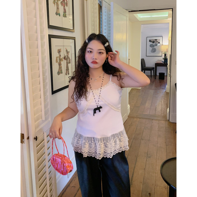 Gold large lace spliced ​​suspender vest for women in spring and summer large size fat mm belly cover white bottoming top