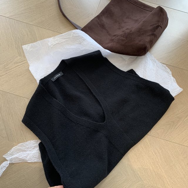 
Style 100 wool large V-neck knitted vest layered with solid color sweater vest waistcoat