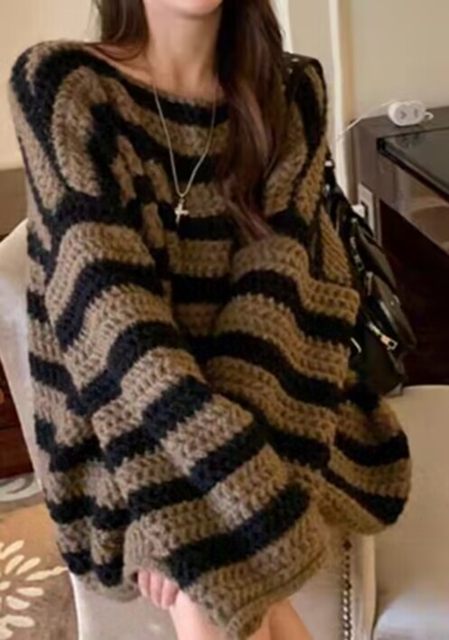 Retro lazy thickened striped sweater for women in autumn and winter 9-minute sleeves one-length neck sweater loose chic top pullover
