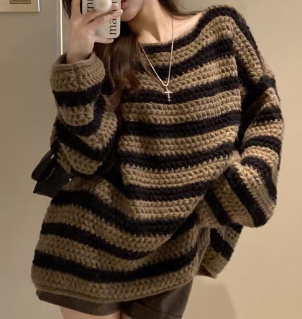 Retro lazy thickened striped sweater for women in autumn and winter 9-minute sleeves one-length neck sweater loose chic top pullover
