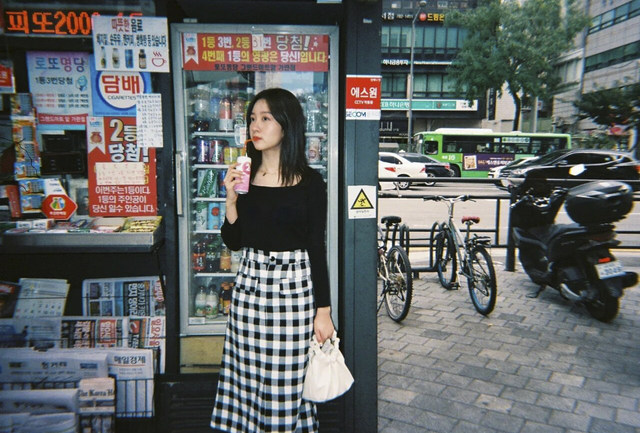 Fuji Kodak retro disposable film camera color point-and-shoot 1986 film camera with flash birthday gift for women