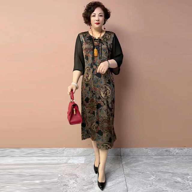 2025 summer new loose large-size quarter-sleeved printed dress V-neck middle-aged mother wears over-knee skirt for women