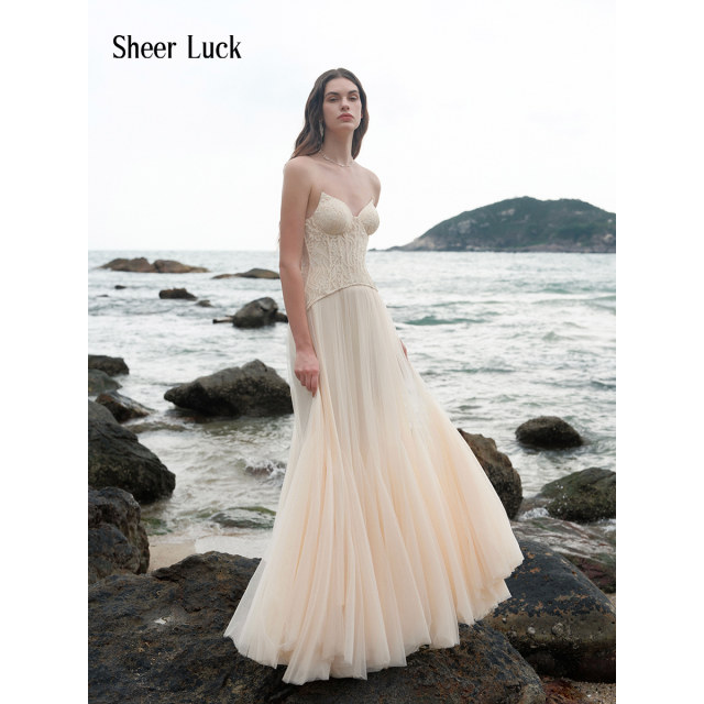 Sheer Luck Wavy heavy lace fishbone strapless mesh dress
