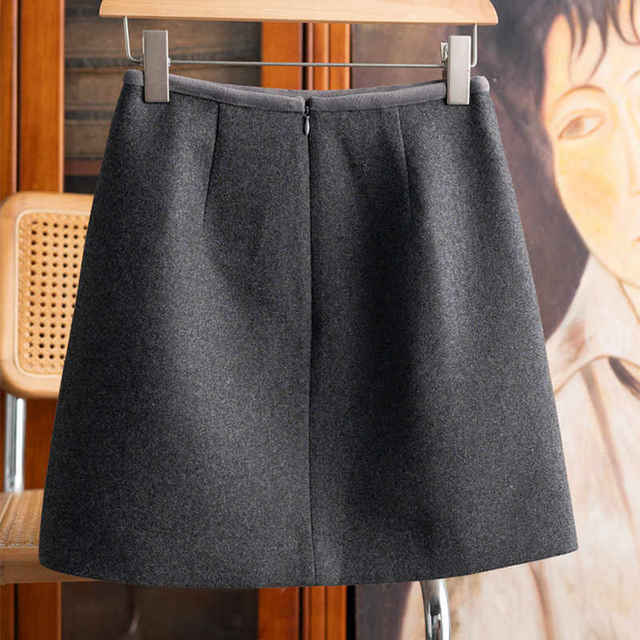 2025 Spring and Autumn New Fat MM High Waist A-line Short Skirt Large Size Fashionable Slim Woolen Strap Lined Hip Skirt Trendy
